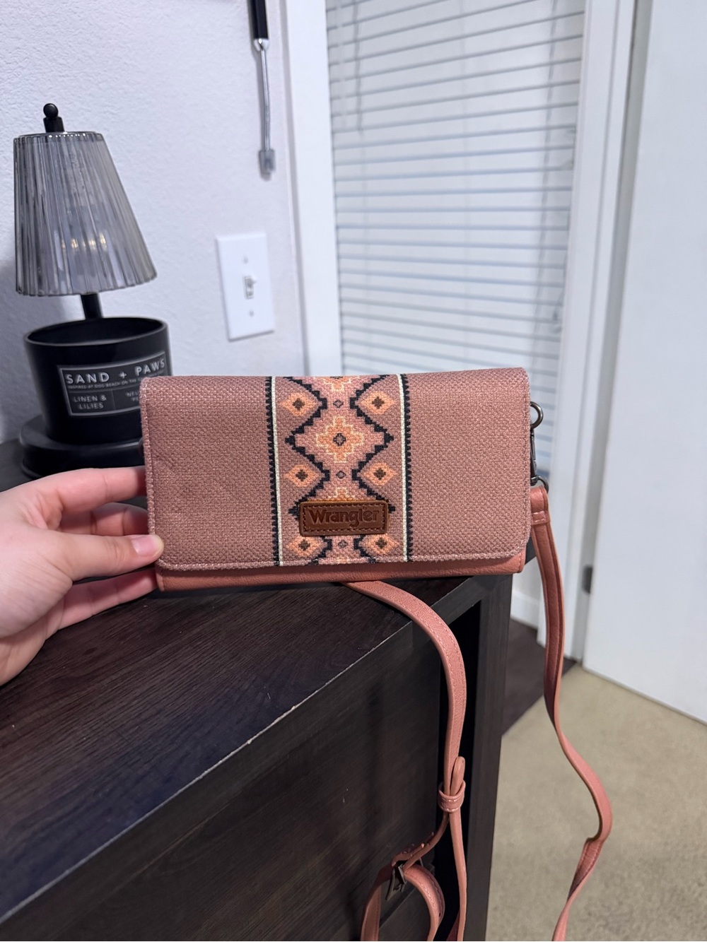 Wrangler Embroidered Crossbody Wallet 🤎